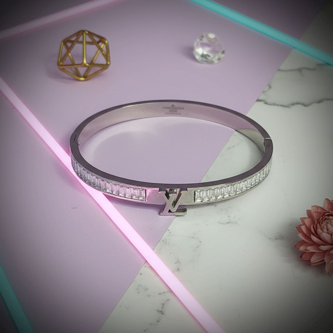 Dazzling-Motif-Bracelet